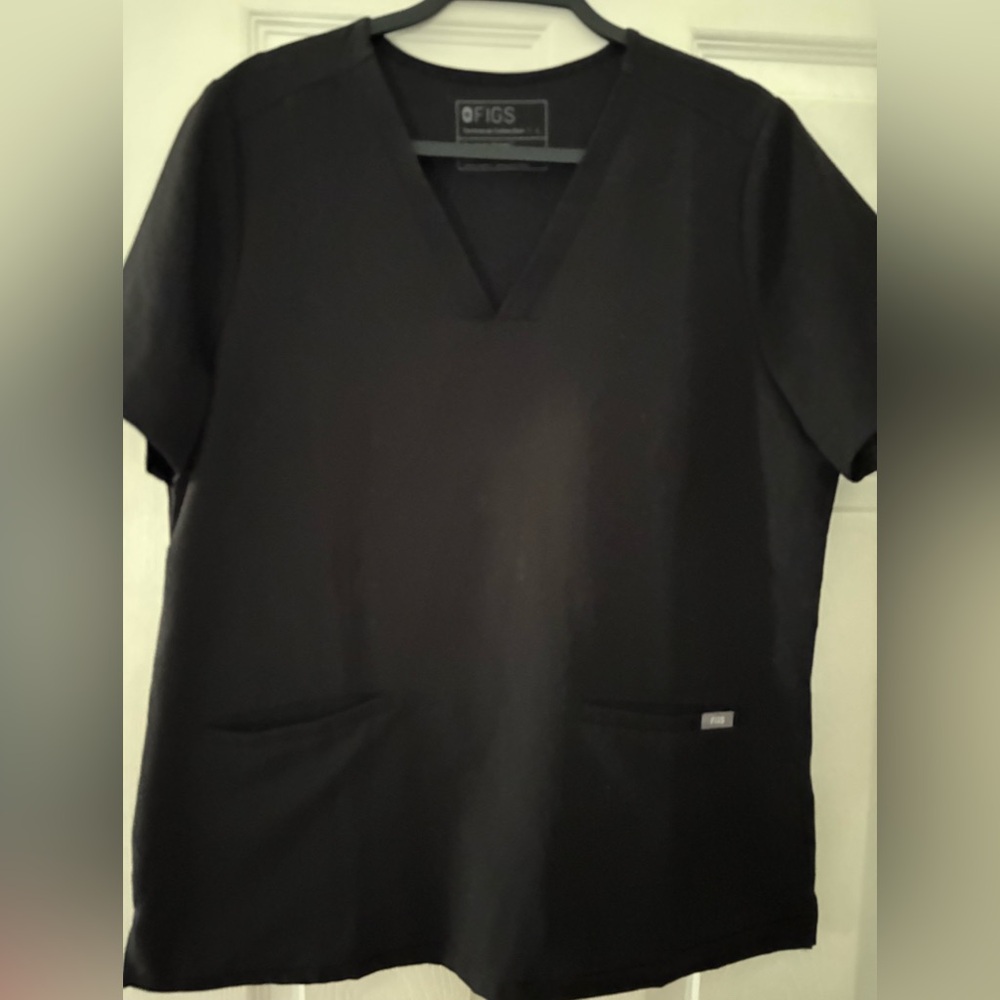 Women’s Figs scrub top 2 pockets